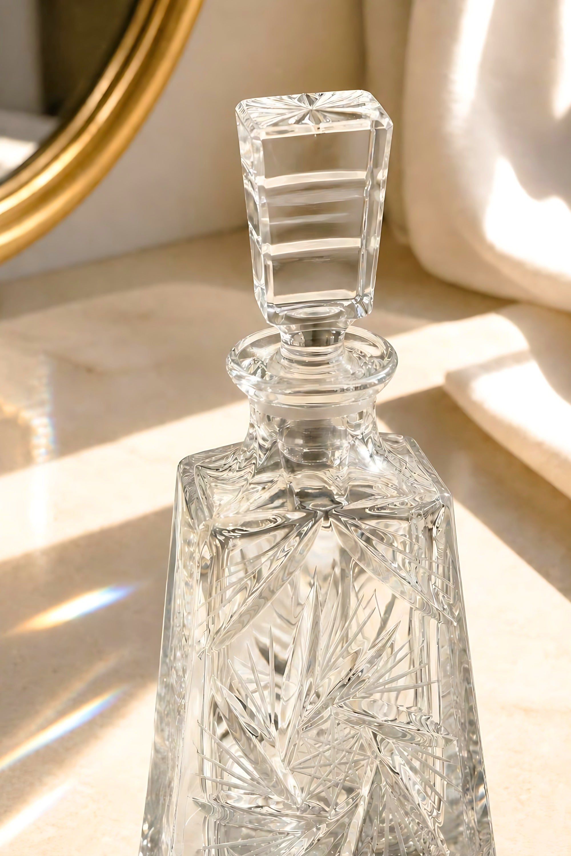 Kathrene Pinwheel Perfume Flacon - Clear, Close Up