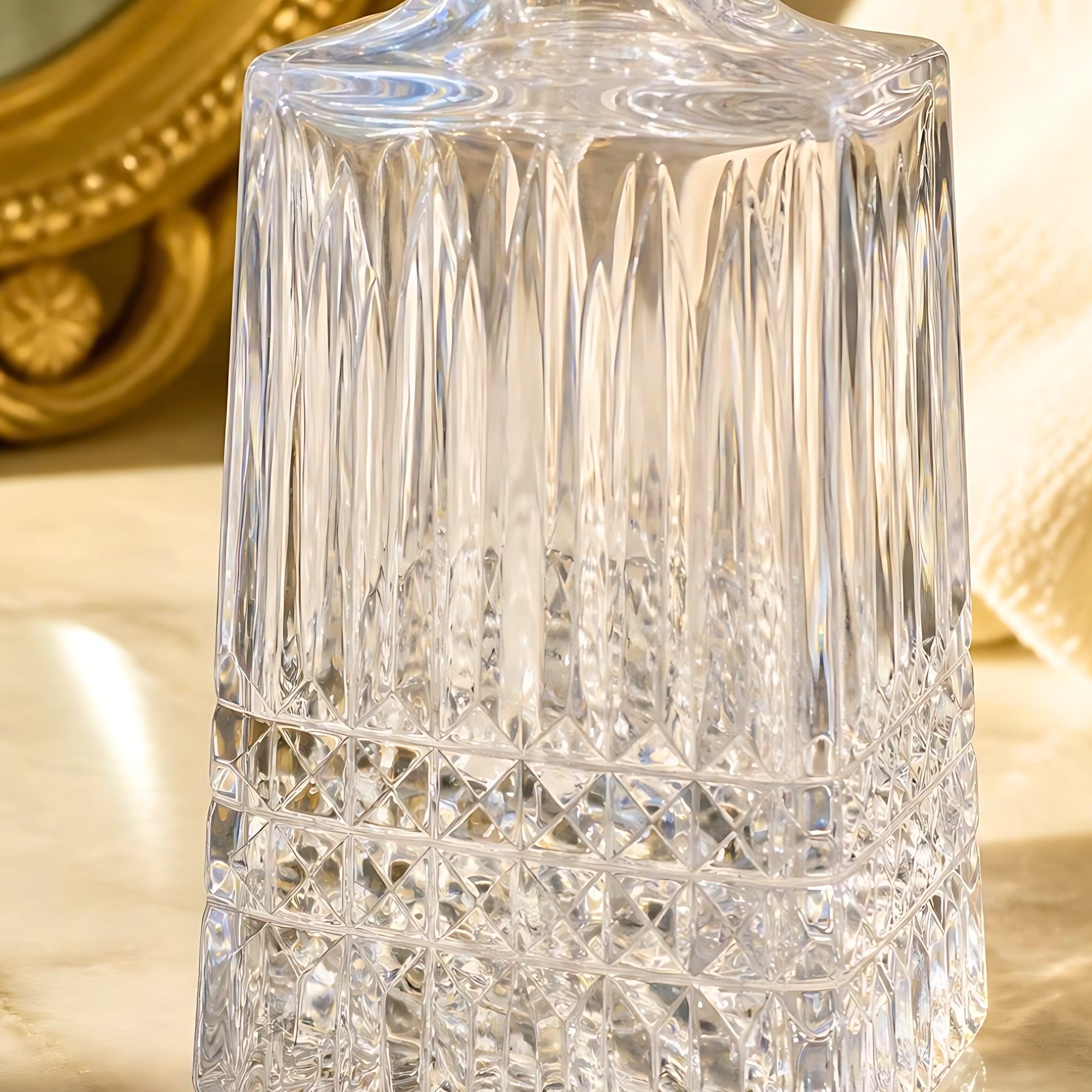 Kathrene Shams Perfume Flacon - Clear, Close Up