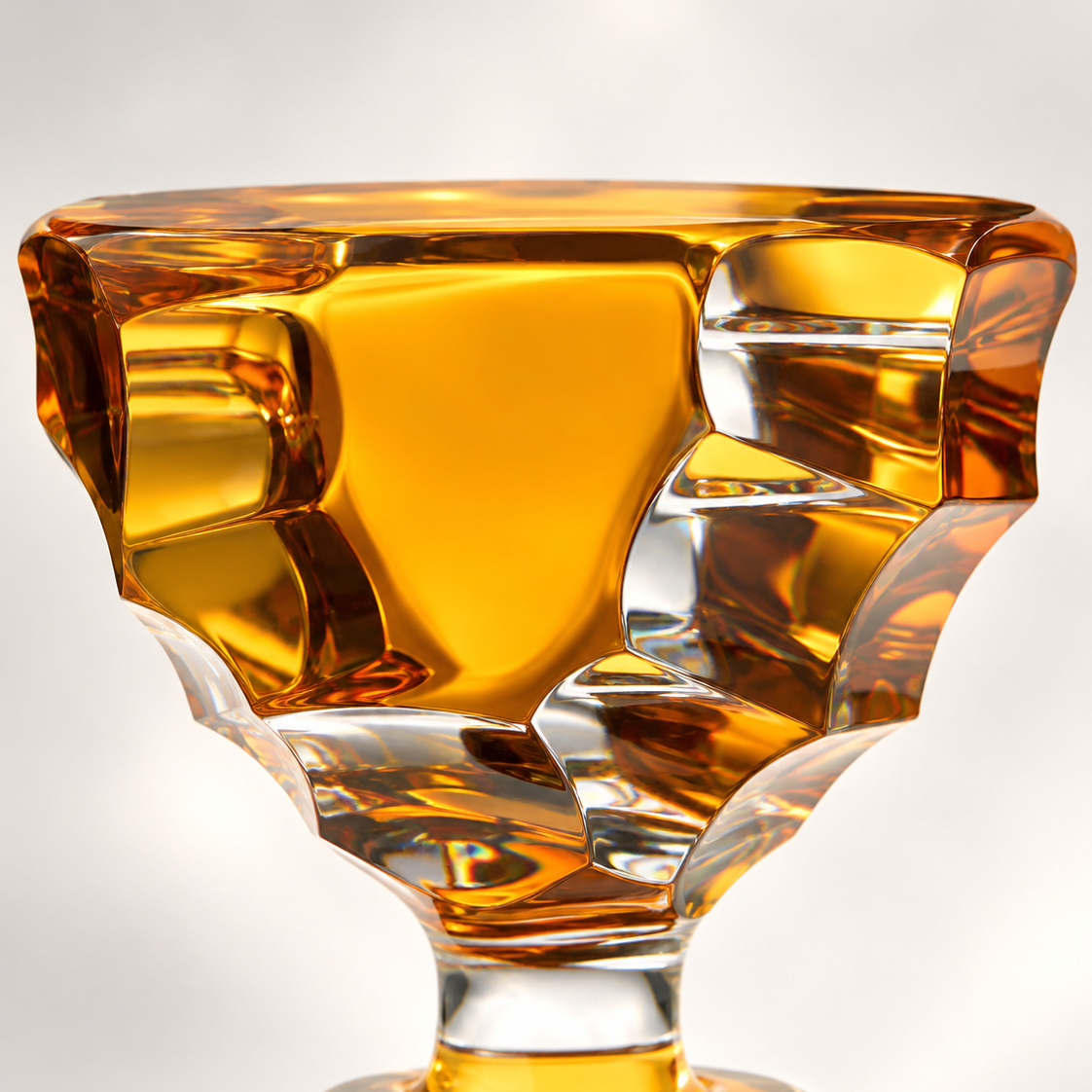 Glacier Perfume Flacon - Amber, Close-up