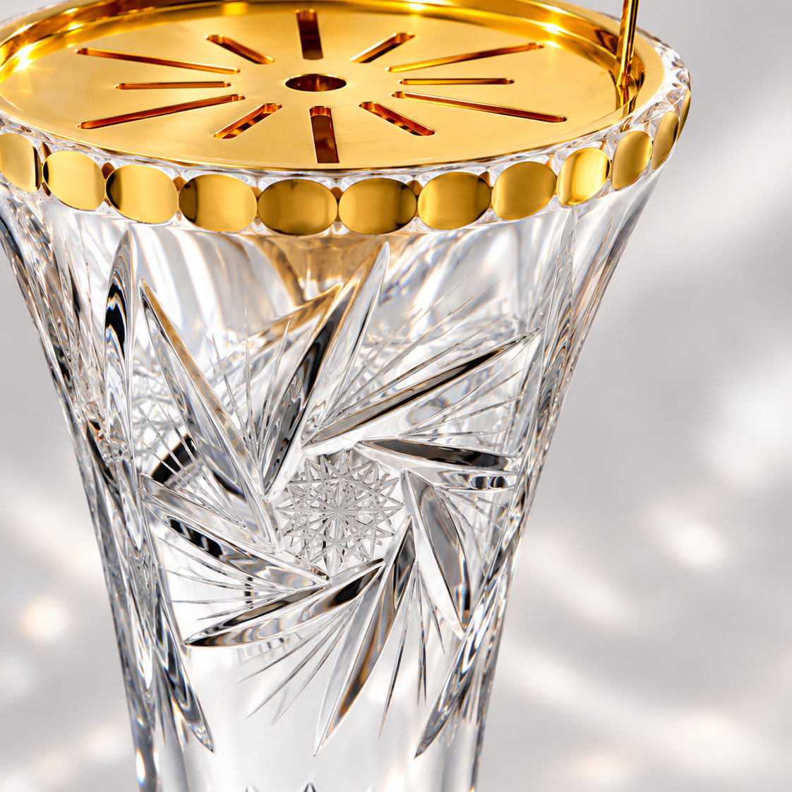 Sablier Crystal Incense Vase, Close-up