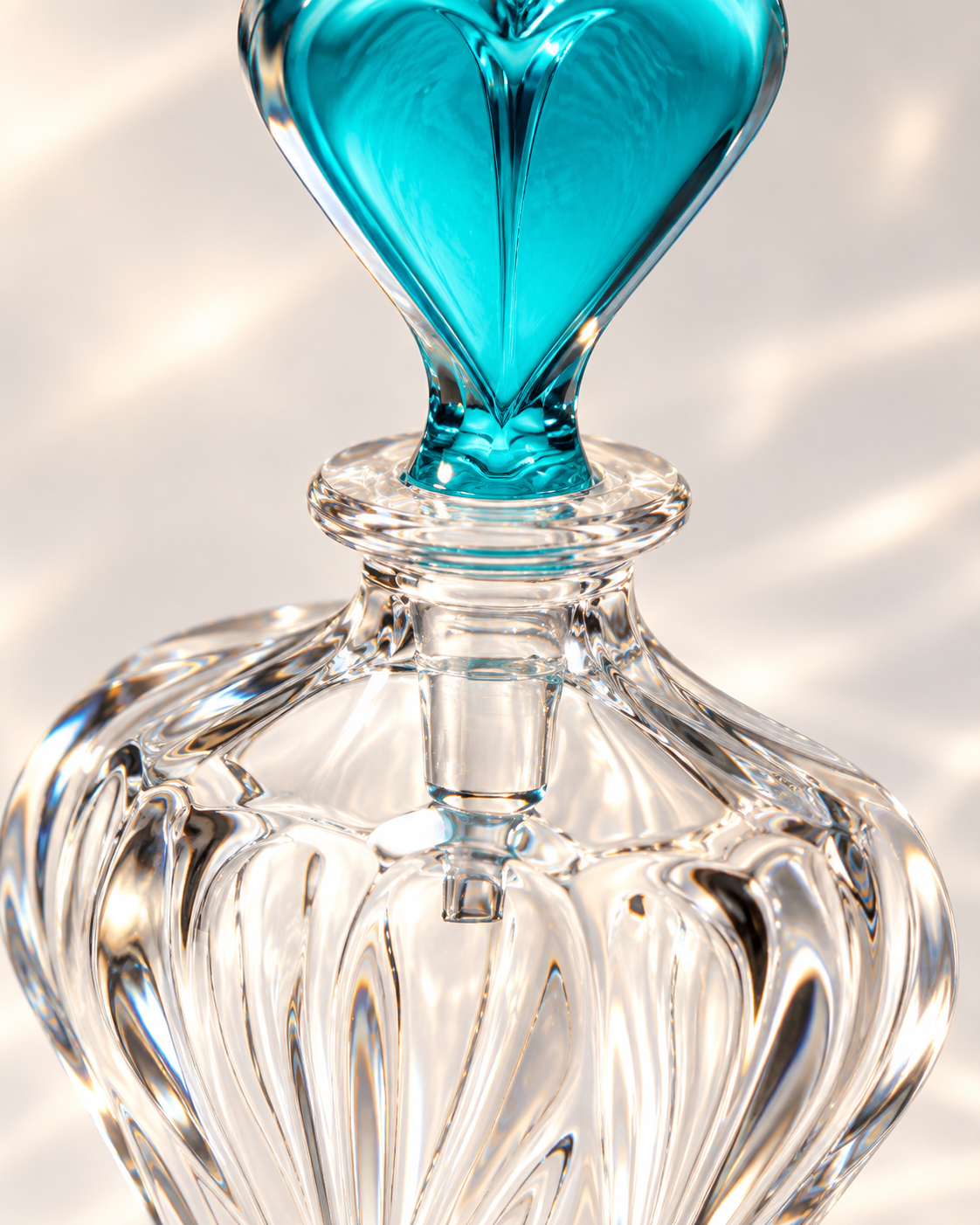 Coeur Footed Perfume Flacon - Aquamarine, Close-up