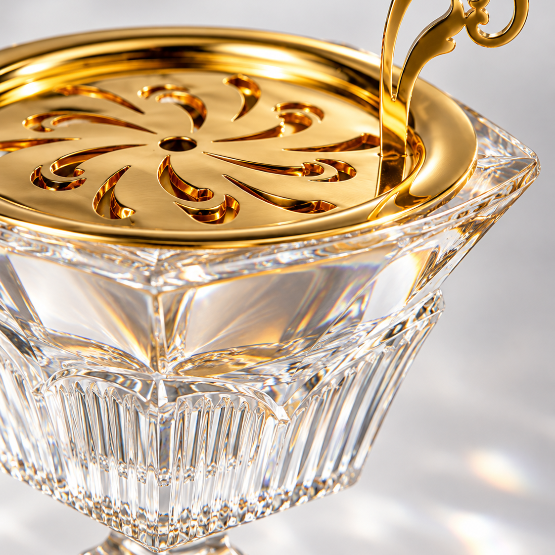 Aroma Quintet Crystal Vanity Set, Heart Flacon, Close-up