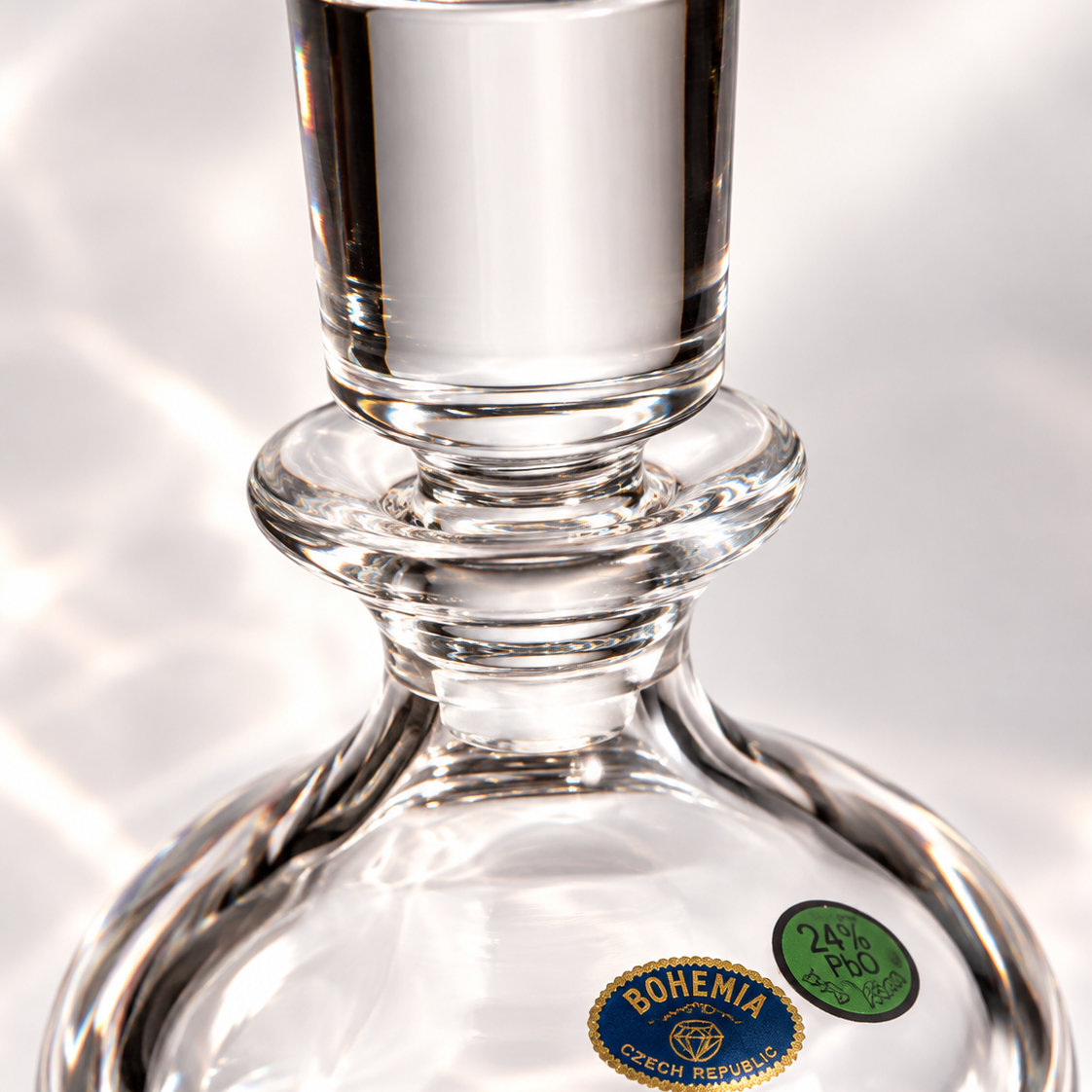 Grand Perfume Decanter - Clear, Close-up