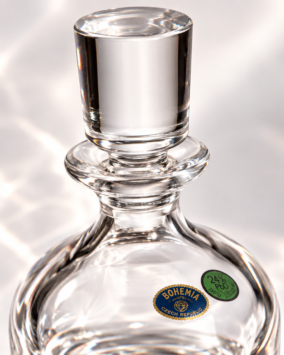 Grand Perfume Decanter - Clear, Close-up