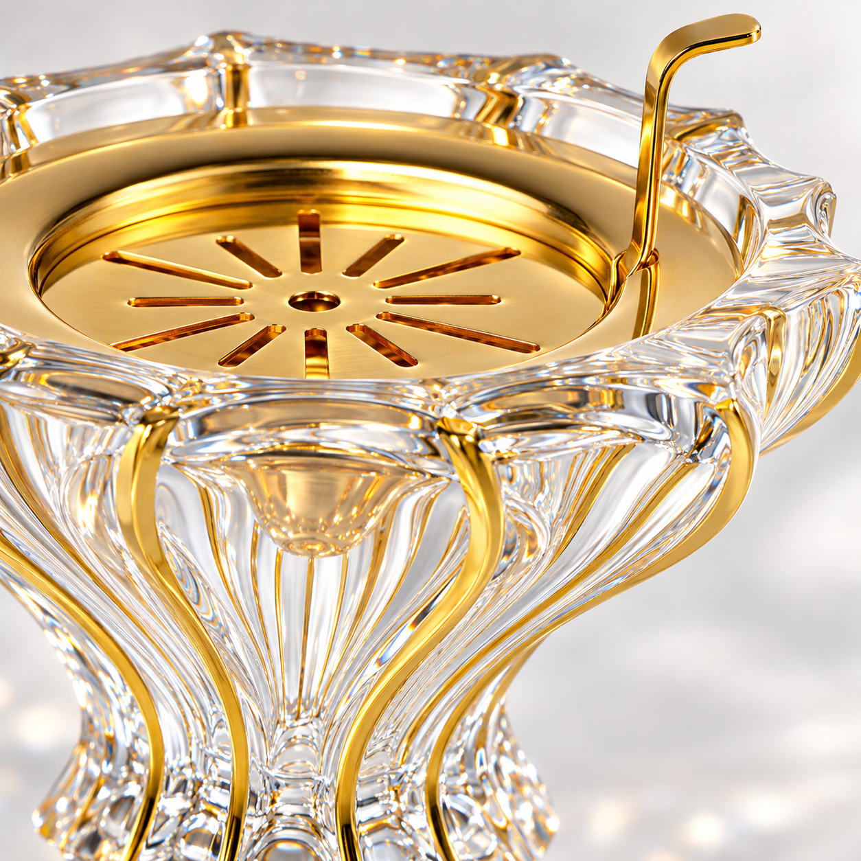 Couronne Crystal Incense Coupe, Close-up