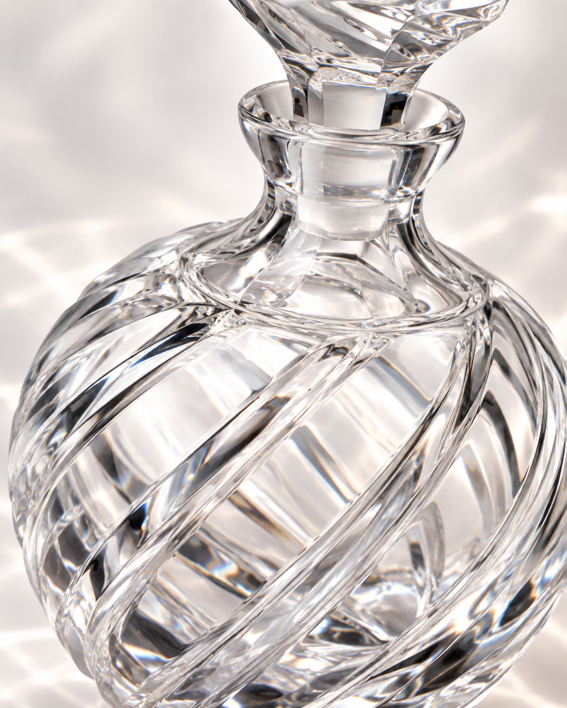 Atelier Swirl Perfume Flacon, Round - Clear, Close-up