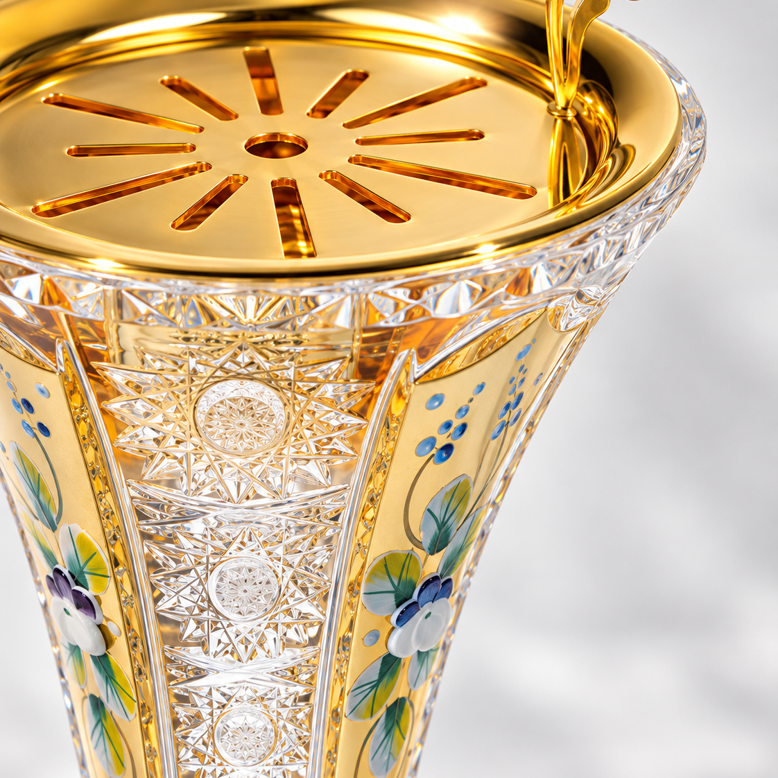Florale Grand Trumpet Crystal Incense Burner, Close-up