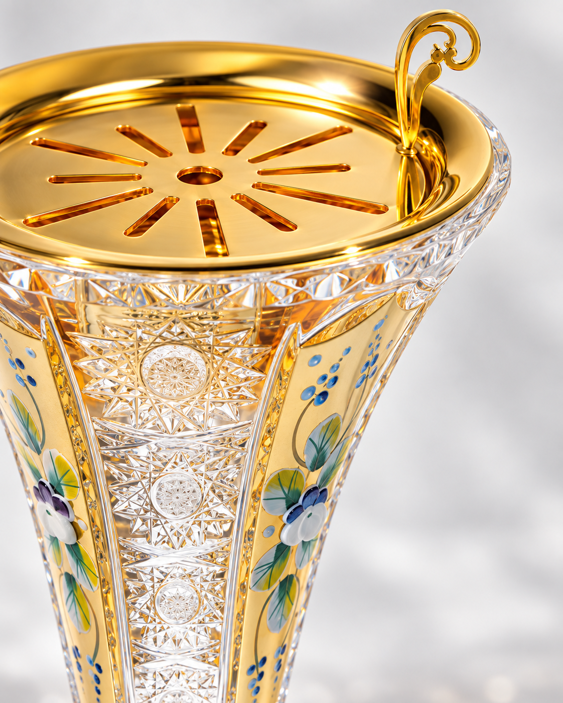 Florale Grand Trumpet Crystal Incense Burner, Close-up
