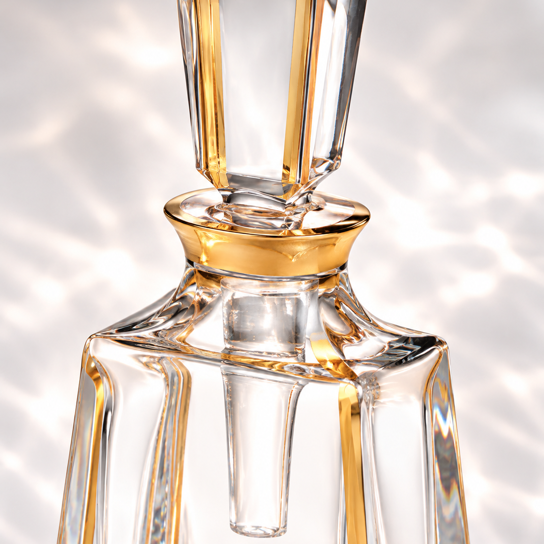 Kathrene Pinstripe Perfume Flacon - Gold, Close-up