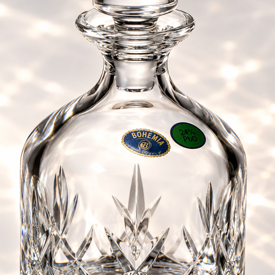 Grand Perfume Decanter - Clear, Close-up