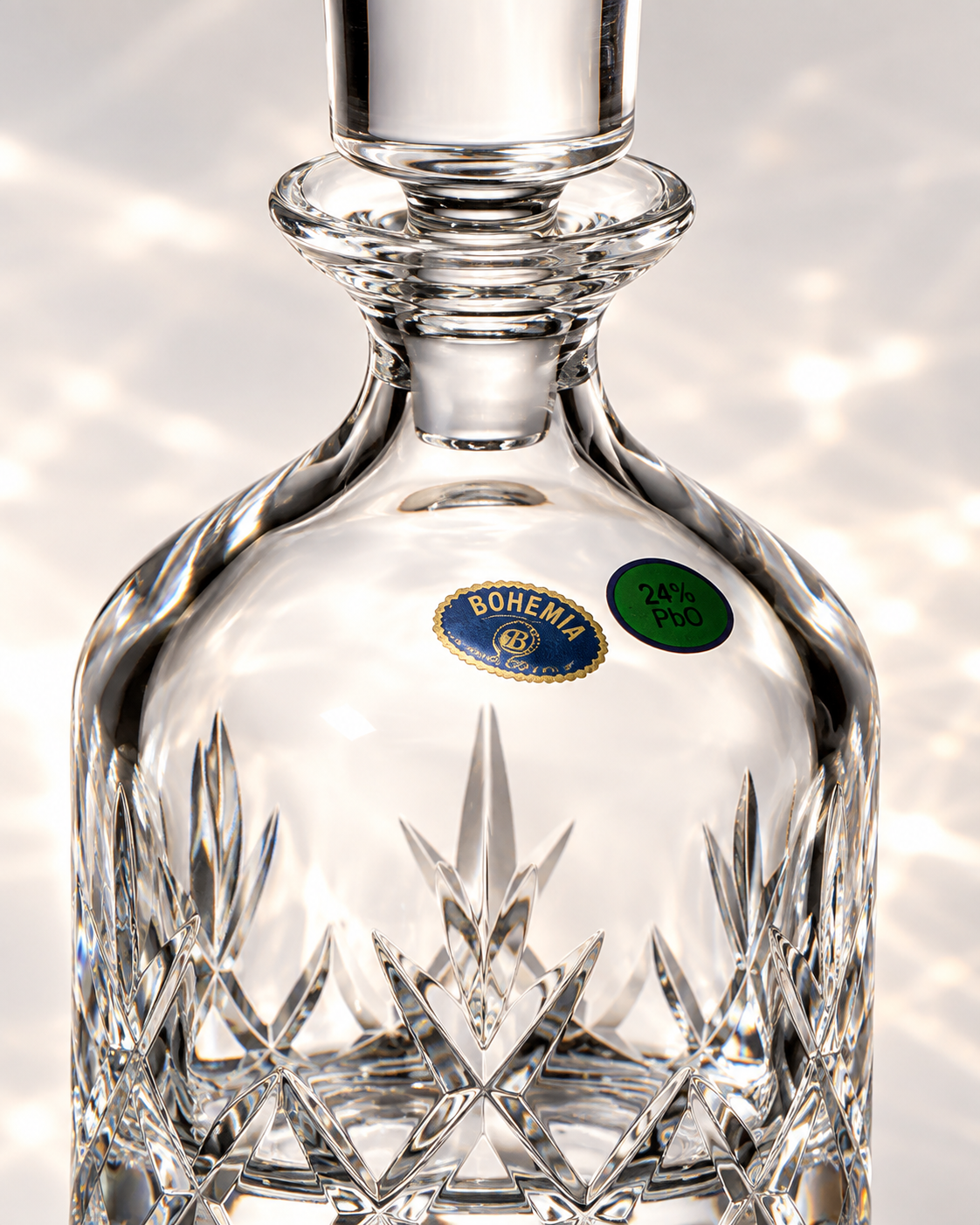 Grand Perfume Decanter - Clear, Close-up