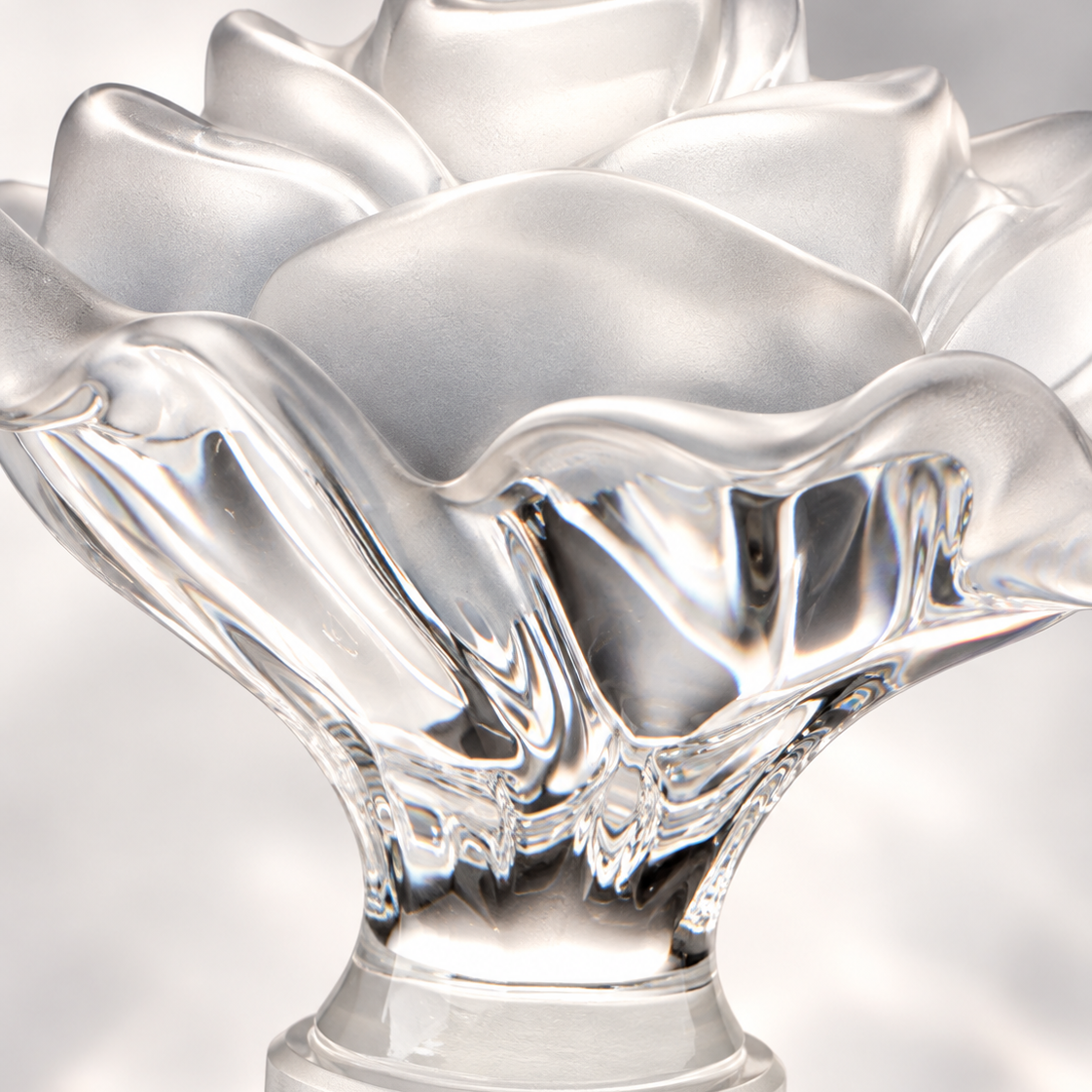 Grand Dome Perfume Flacon, Star Cut - Clear, Close-up