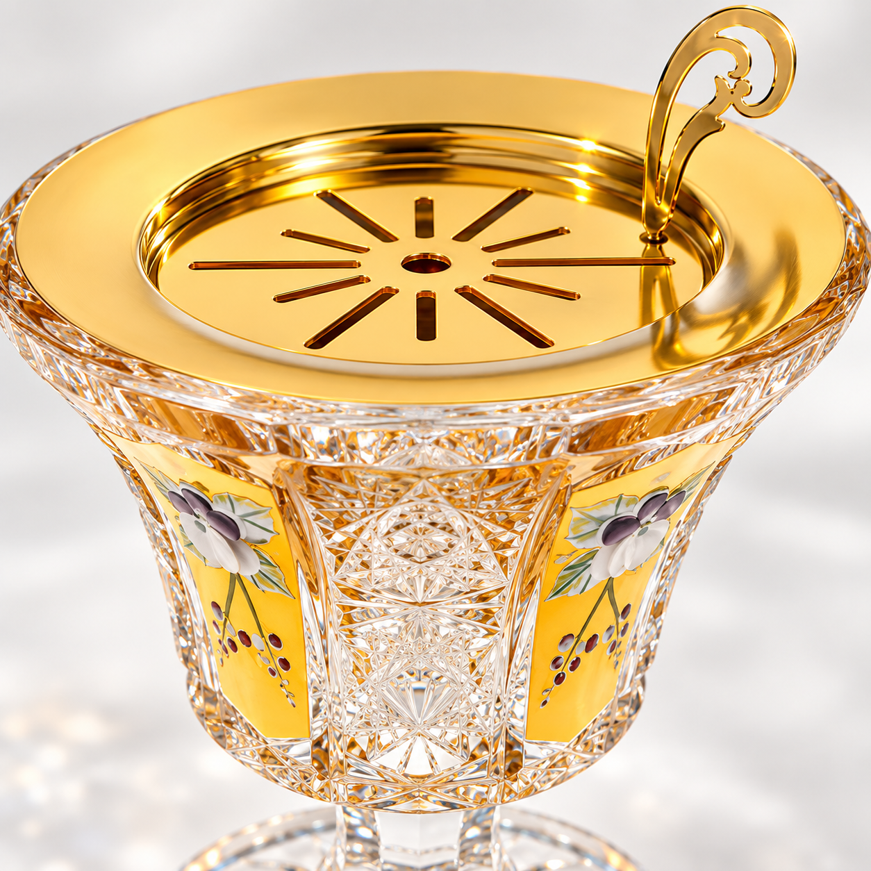 Diamant Footed Bowl, Floral, Close-up