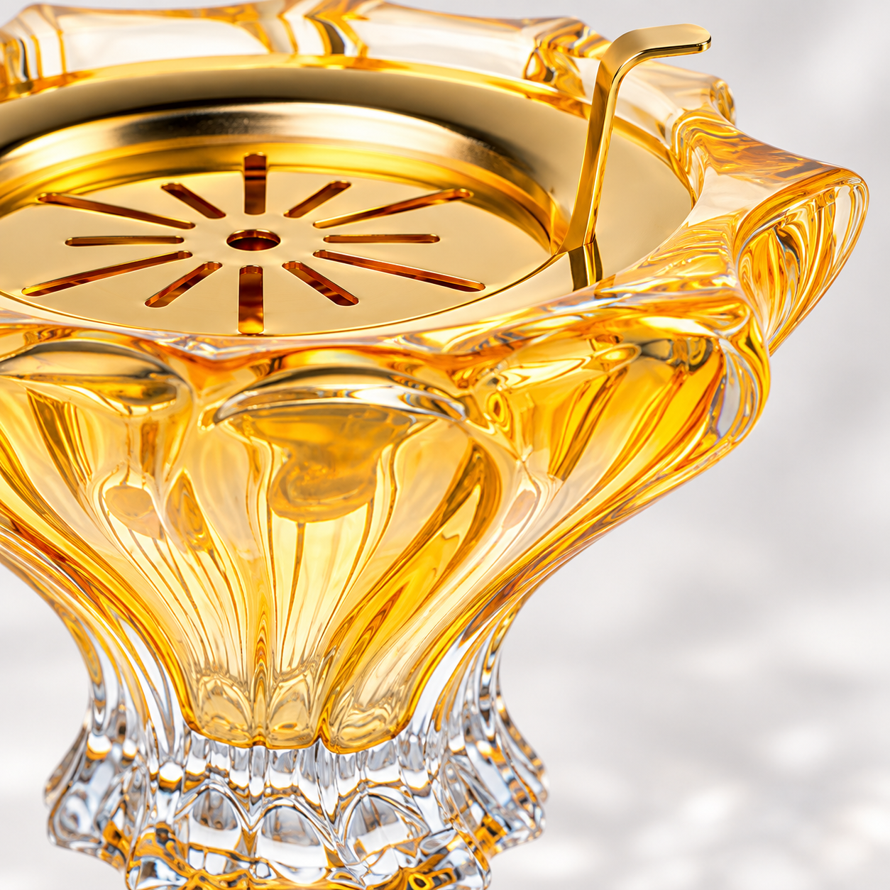 Ambre Couronne Crystal Incense Coupe, Close-up
