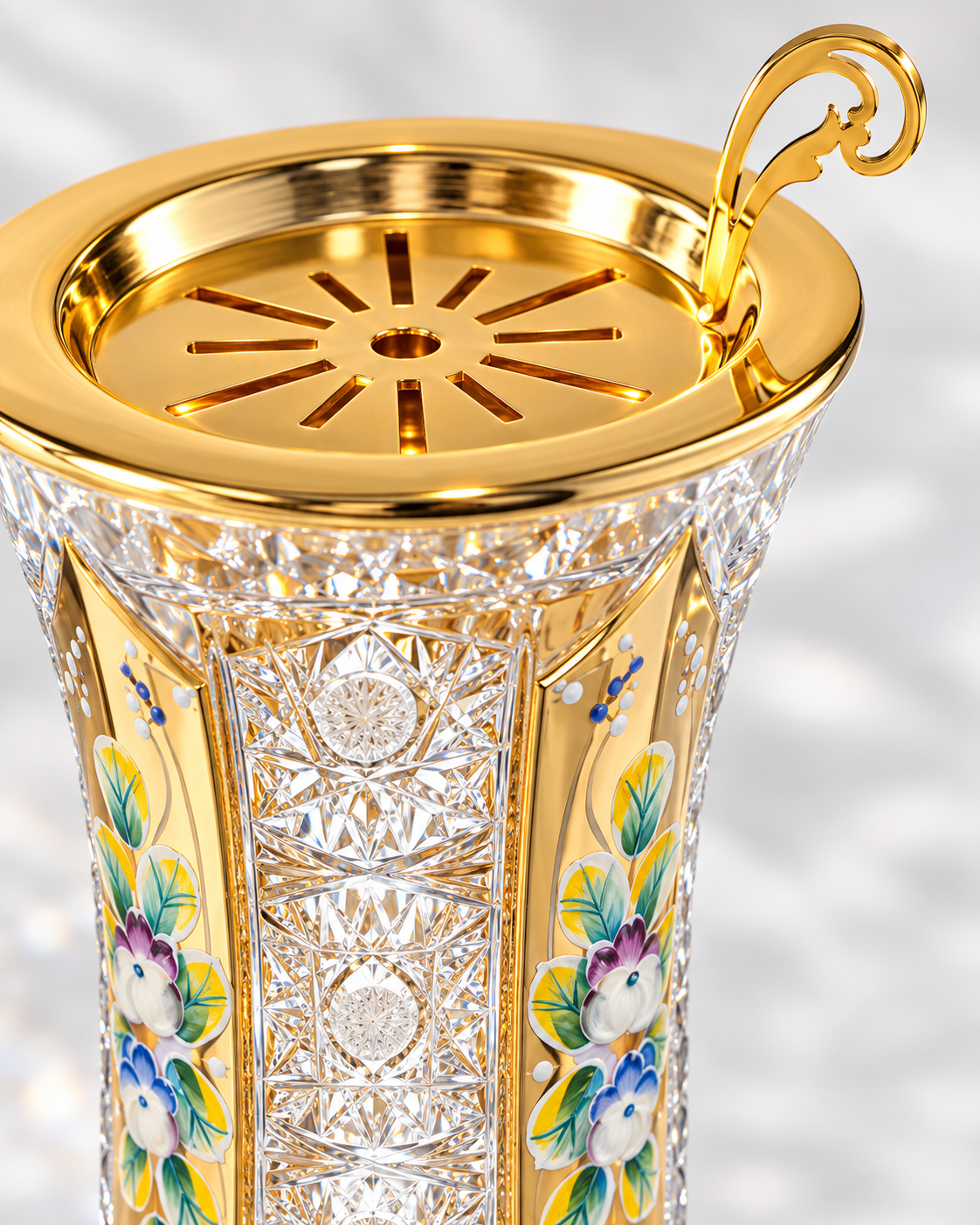 Florale Aurum Vase Incense Burner, Close-up