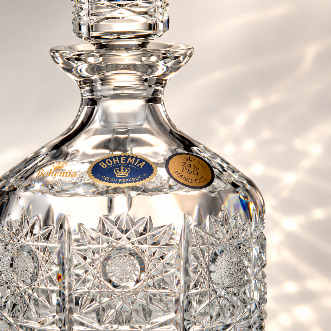 Grand Lace Perfume Decanter - Clear, Close-up